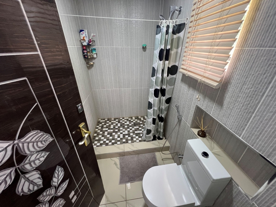 6 Bedroom Property for Sale in Irene Park North West